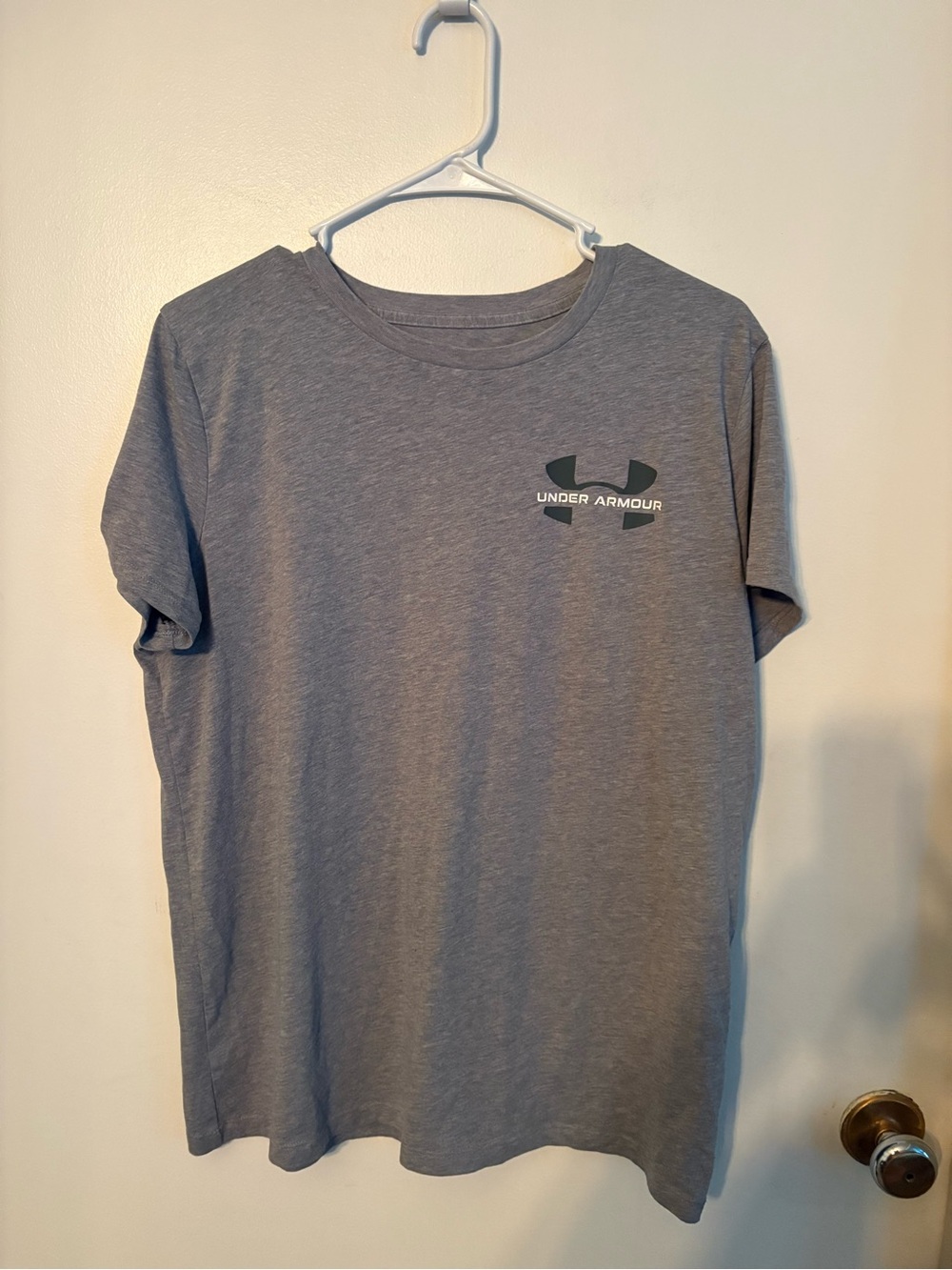 Under Armour women’s Grey Logo Crew Neck T-Shirt size XL